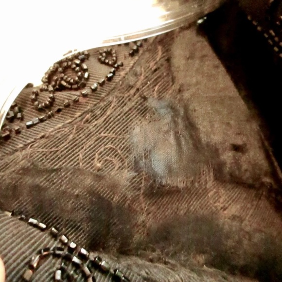 1880s mourning capelet with intricate beadwork and intact 8.5-inch bead fringe - Picture 11 of 11